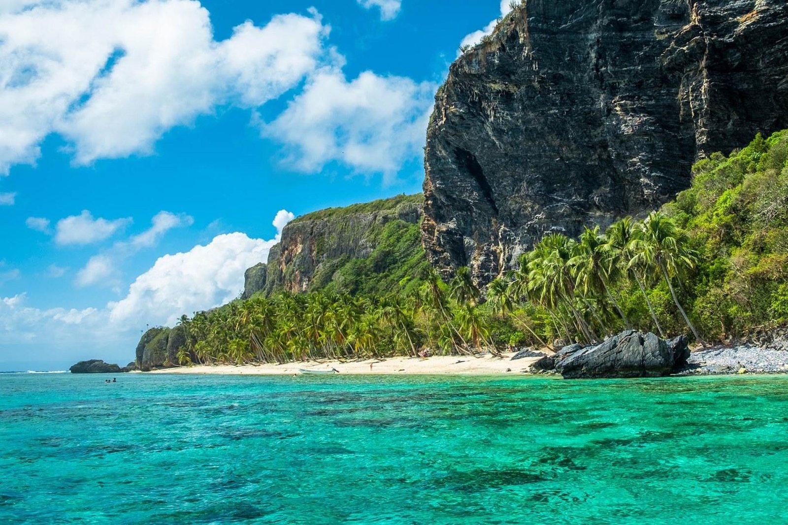 Playa Frontón cliffs and cove